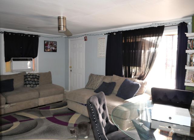 10974 Ave 56, Earlimart, CA 93219