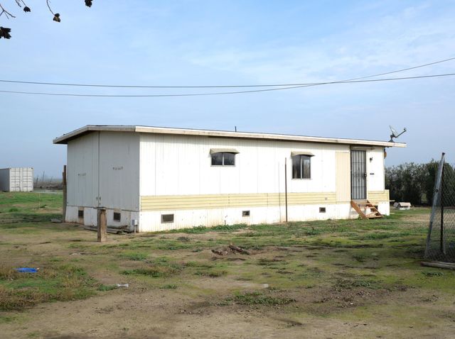 10974 Ave 56, Earlimart, CA 93219