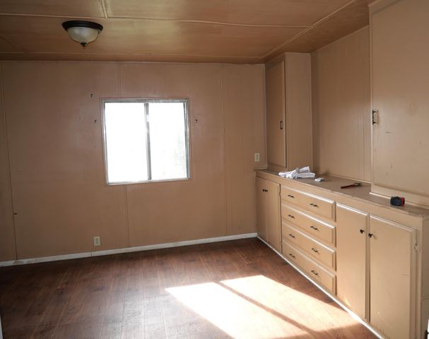 10974 Ave 56, Earlimart, CA 93219