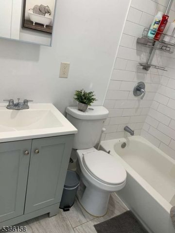 318 Amherst St, East Orange City, NJ 07018