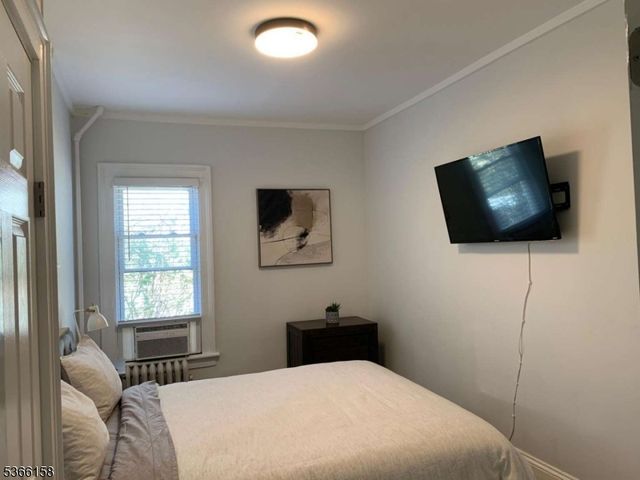 318 Amherst St, East Orange City, NJ 07018