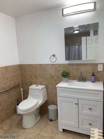 318 Amherst St, East Orange City, NJ 07018