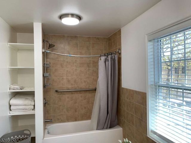 318 Amherst St, East Orange City, NJ 07018