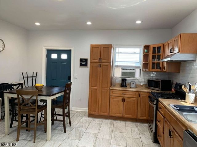 318 Amherst St, East Orange City, NJ 07018