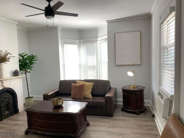 318 Amherst St, East Orange City, NJ 07018