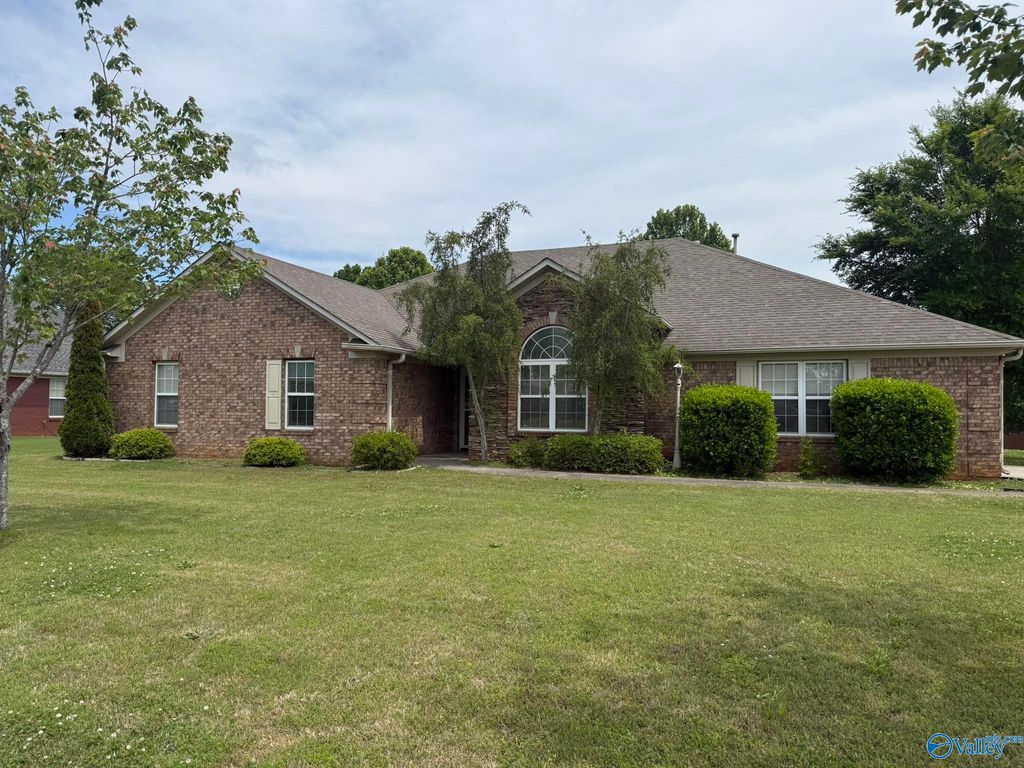 16774 Mulberry Lane, Athens, AL 35613