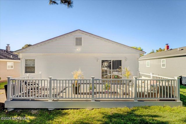 28 Inverell Drive, Toms River, NJ 08757
