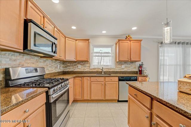 28 Inverell Drive, Toms River, NJ 08757