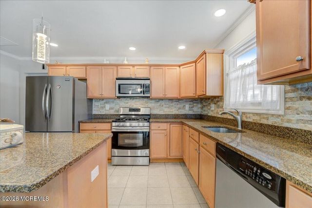 28 Inverell Drive, Toms River, NJ 08757