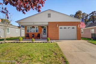 28 Inverell Drive, Toms River, NJ 08757