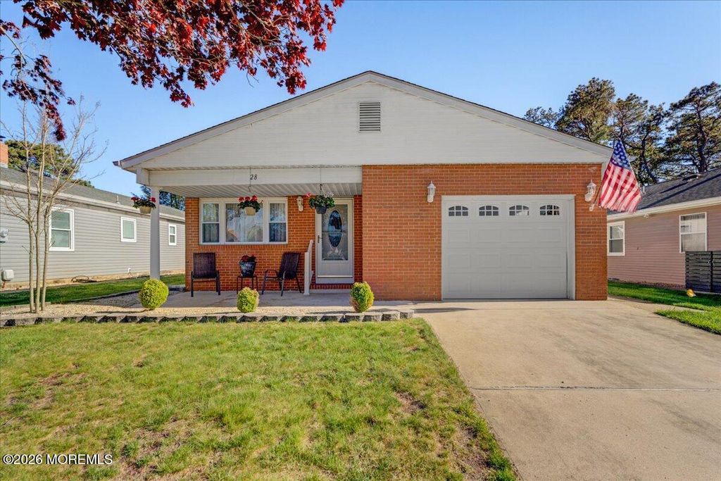 28 Inverell Drive, Toms River, NJ 08757