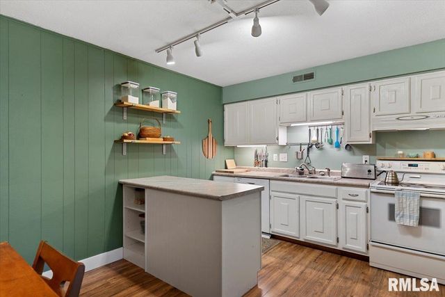 2651 W Lawrence Ave Apt 2B, Springfield, IL 62704