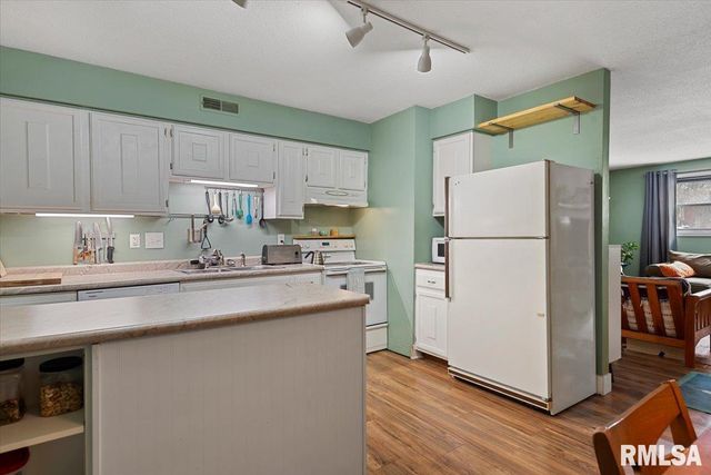 2651 W Lawrence Ave Apt 2B, Springfield, IL 62704