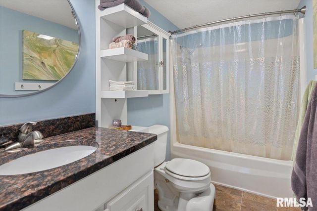 2651 W Lawrence Ave Apt 2B, Springfield, IL 62704