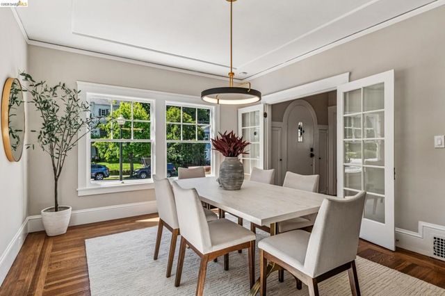 806 Mandana Blvd, Oakland, CA 94610