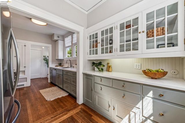 806 Mandana Blvd, Oakland, CA 94610