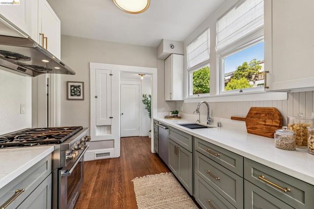 806 Mandana Blvd, Oakland, CA 94610