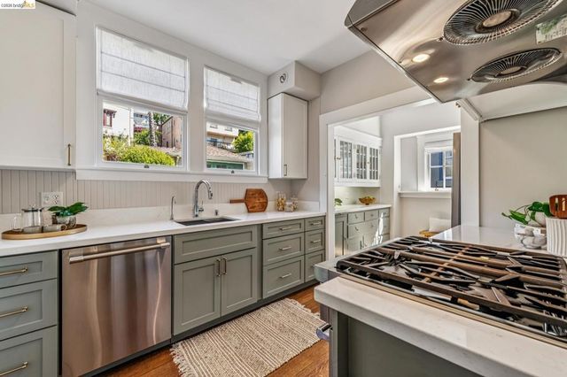 806 Mandana Blvd, Oakland, CA 94610