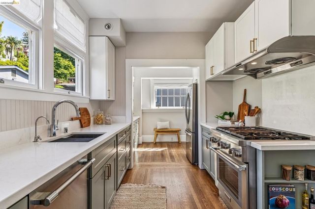 806 Mandana Blvd, Oakland, CA 94610