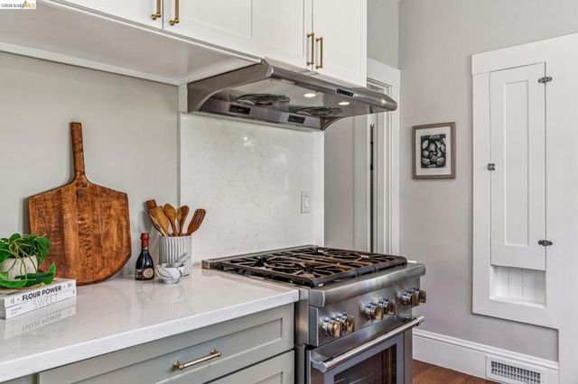 806 Mandana Blvd, Oakland, CA 94610
