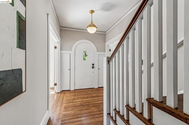 806 Mandana Blvd, Oakland, CA 94610