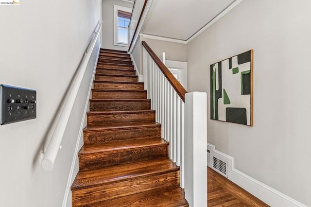 806 Mandana Blvd, Oakland, CA 94610