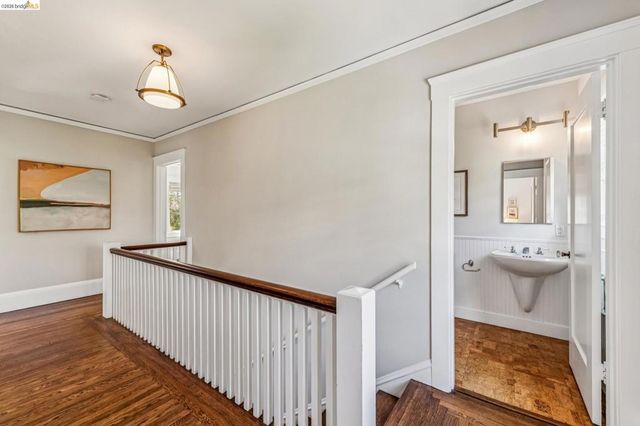 806 Mandana Blvd, Oakland, CA 94610