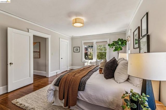 806 Mandana Blvd, Oakland, CA 94610