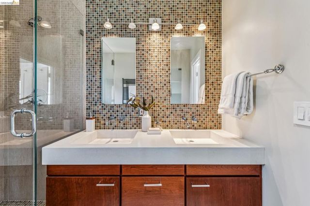 806 Mandana Blvd, Oakland, CA 94610