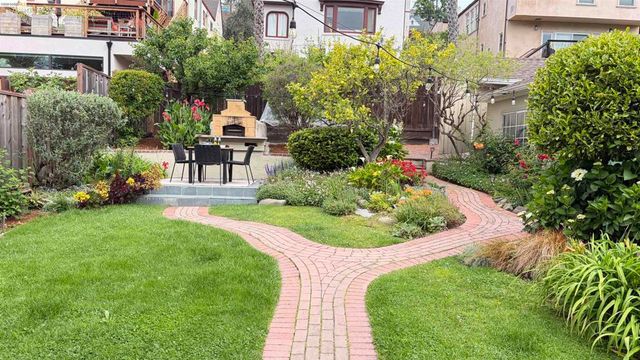 806 Mandana Blvd, Oakland, CA 94610
