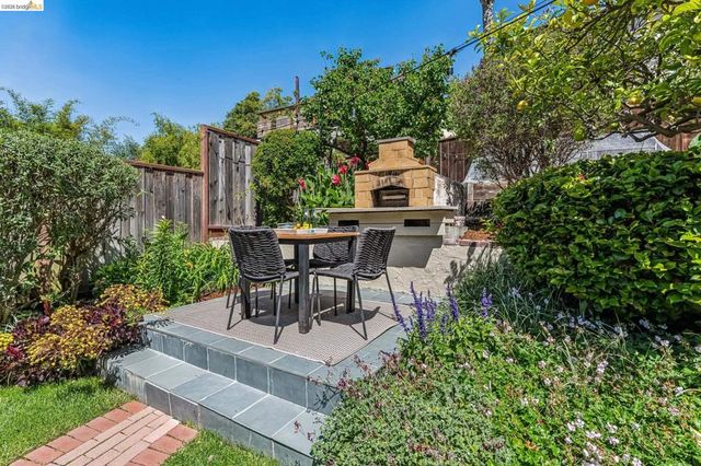 806 Mandana Blvd, Oakland, CA 94610