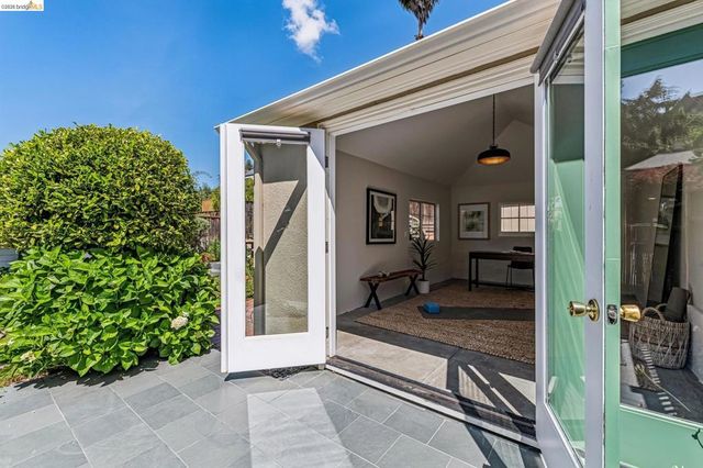 806 Mandana Blvd, Oakland, CA 94610