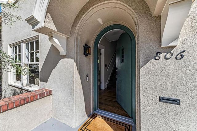 806 Mandana Blvd, Oakland, CA 94610