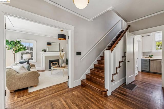 806 Mandana Blvd, Oakland, CA 94610