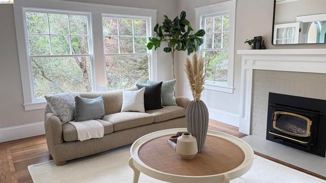 806 Mandana Blvd, Oakland, CA 94610