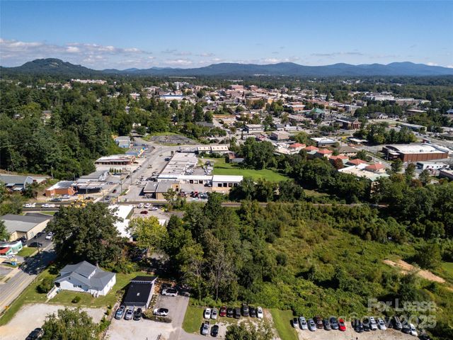 512 Kanuga Road 100, Hendersonville, NC 28739