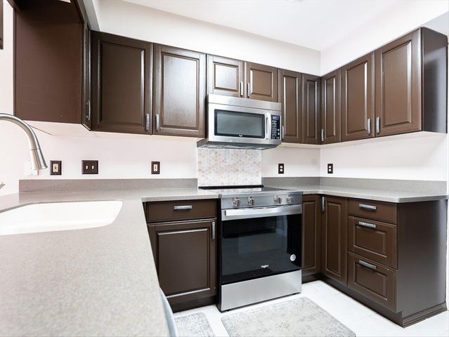 239 Carnoustie Court, Schererville, IN 46375