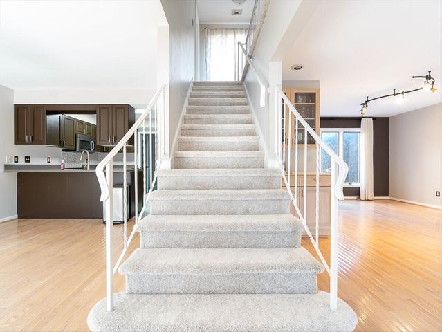 239 Carnoustie Court, Schererville, IN 46375