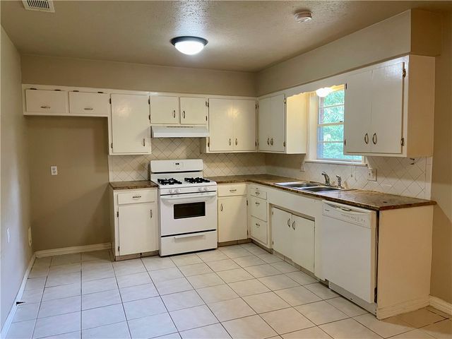 2100 Dee Avenue, Springdale, AR 72762