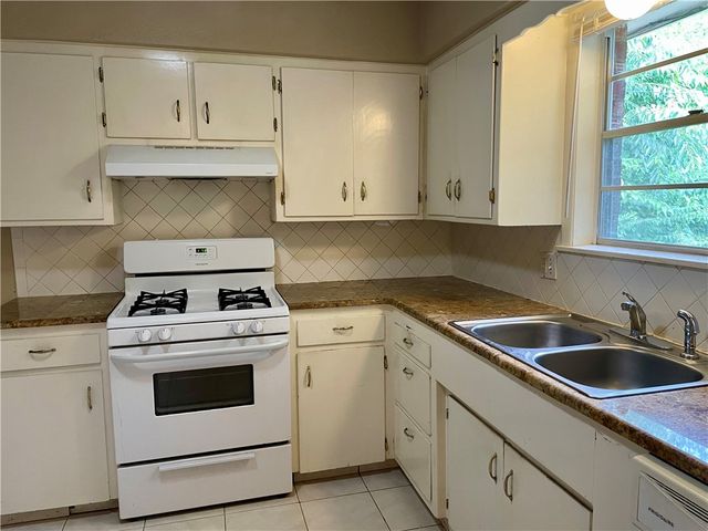 2100 Dee Avenue, Springdale, AR 72762