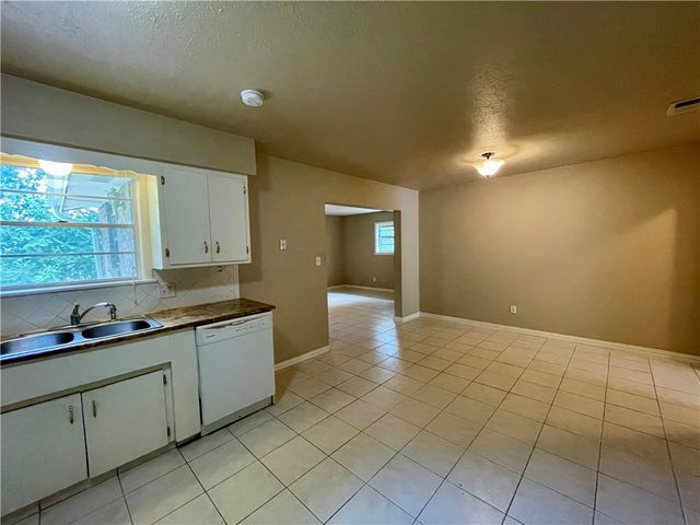 2100 Dee Avenue, Springdale, AR 72762