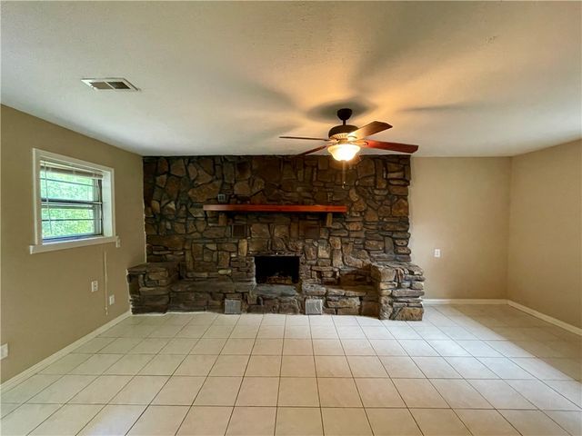 2100 Dee Avenue, Springdale, AR 72762