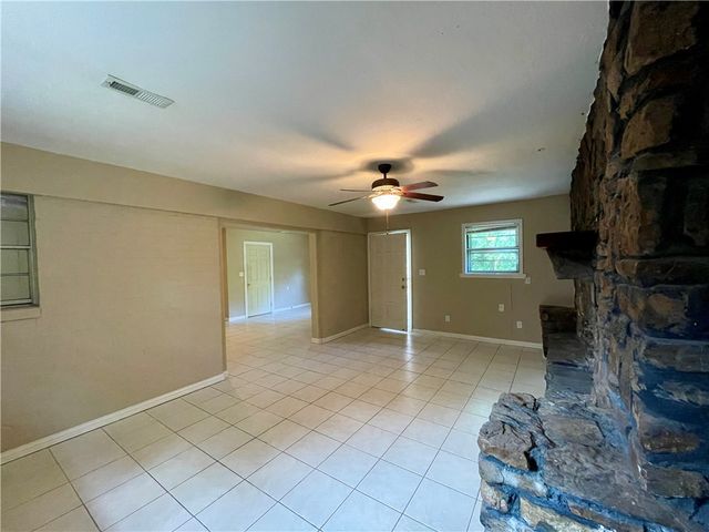 2100 Dee Avenue, Springdale, AR 72762