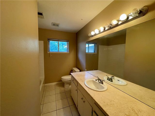 2100 Dee Avenue, Springdale, AR 72762