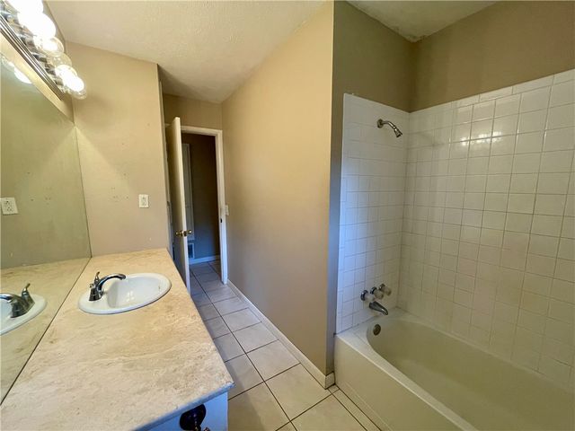 2100 Dee Avenue, Springdale, AR 72762