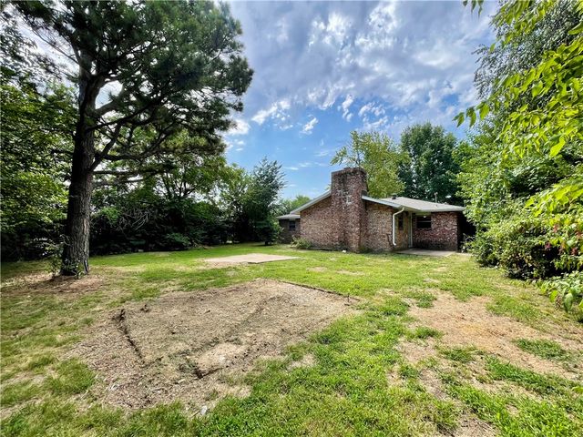 2100 Dee Avenue, Springdale, AR 72762