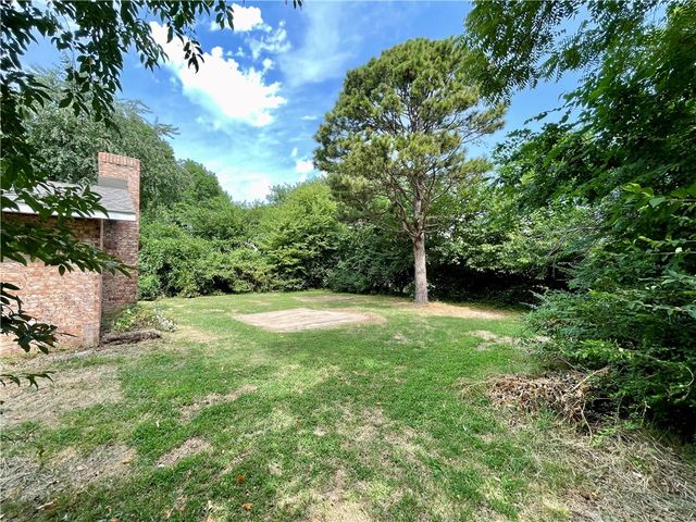 2100 Dee Avenue, Springdale, AR 72762