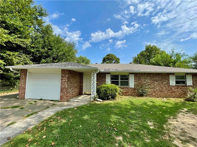 2100 Dee Avenue, Springdale, AR 72762