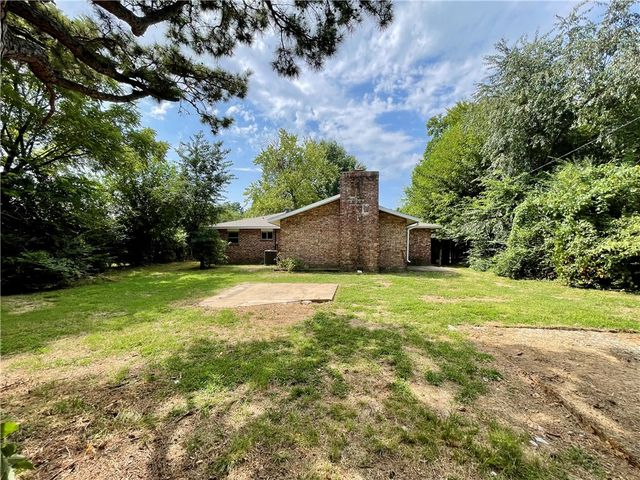 2100 Dee Avenue, Springdale, AR 72762