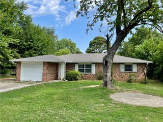 2100 Dee Avenue, Springdale, AR 72762